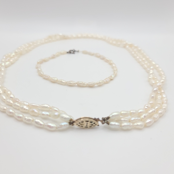Elegant Pearl Necklace Set - Picture 4 of 8